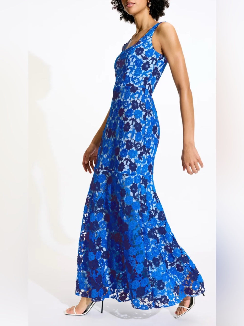 SHOSHANNA
frances dress
Sleeveless Blue Floral Lace Maxi Dress
Size 10